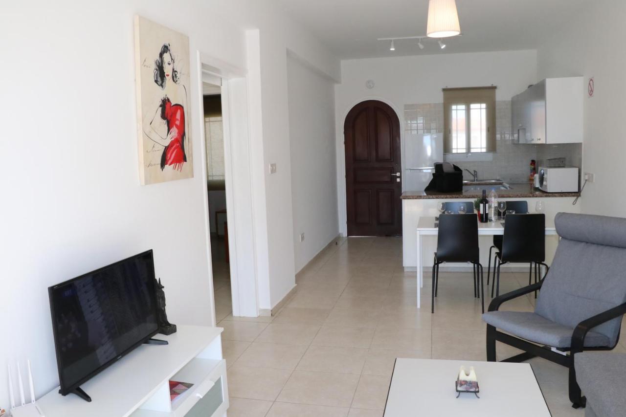 Cyking 2 Bed Apartment With Pool & 10 Min To Beach Пафос Екстериор снимка